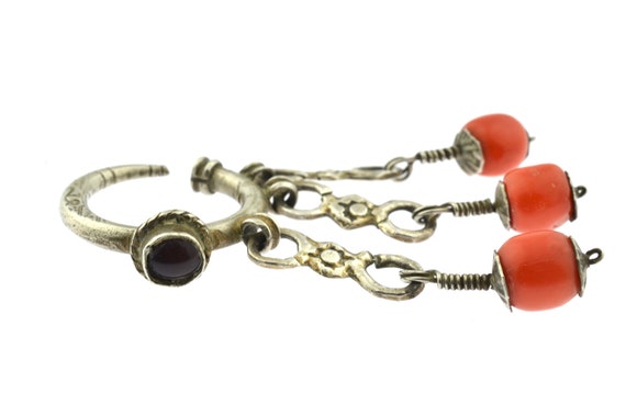 Reservé Old Amazigh earring DEWWAH. Antique Middle Atlas silver earring. Rare Morocco silver and coral earring