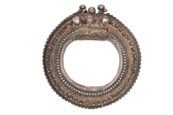 Antique Yemeni MA’DAT TIHAMI upper arm bracelet, tribal silver alloy armlet from Jabal Bura and the Tihama