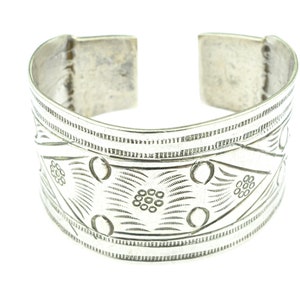 Old tribal KHALKHAL from Tunisia. Antique silver Berber ethnic anklet