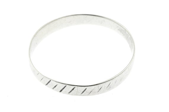 Small silver Berber bracelet from Morocco. Old Amazigh bracelets, Moroccan jewellery