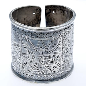 Old Tribal Khalkhal Anklet, Aures Silver Jewelry with Floral and Geometric Engravings