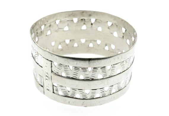 Rare AURES Amazigh bracelet from Algeria. High grade silver ethnic Berber bangle