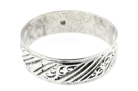 Antique Moroccan Tribal Silver Bracelet. Old ethnic Berber Anti Atlas bangle