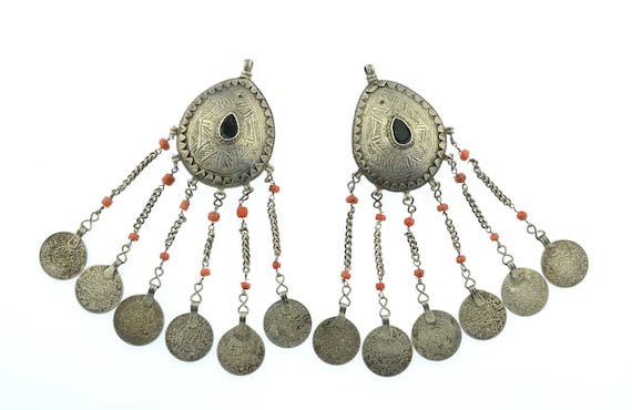 Antique pair of silver BERMIL from the Middle Atlas in Morocco. Old Zaïane adornment element in silver, glass and coral