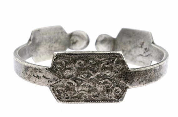 Rare Berber ethnic anklet from Essaouira in Morocco. Old Amazigh tribal anklet.