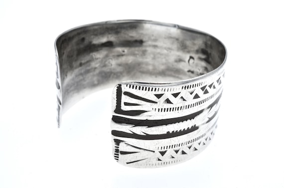 Old Berber Tunisian tribal cuff bracelet in high grade silver. Heavy Amazigh silver bracelet from Tunisia