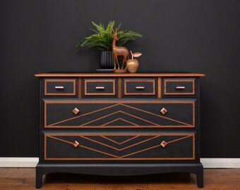 Cómoda Black Stag: Madera de cerezo africano Art Déco de mediados de siglo