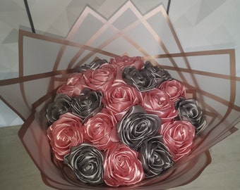 Bouquet de roses en satin.