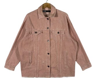 Chaqueta clásica de pana con botones de Zara, talla XL, color rosa claro.