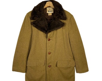 Vintage Woolrich Hunting Jacket, 1950's Wool Plaid Coat Vintage Woolrich Hunting Jacket, 1950's Wool Plaid Coat