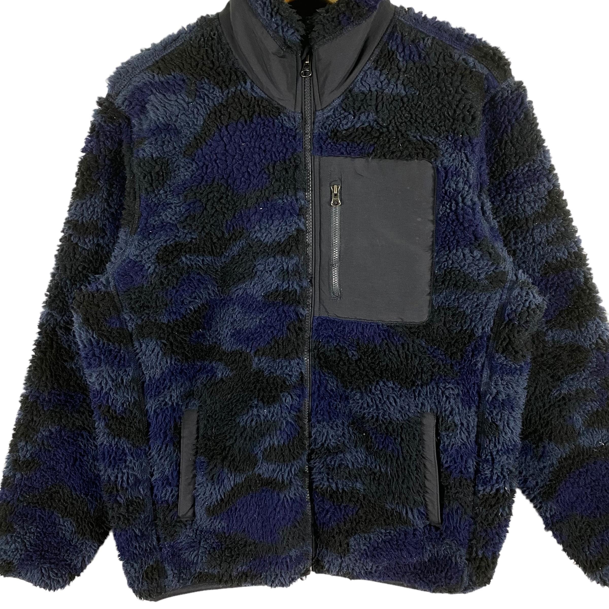 Vintage Japanese Brand Camo Fleece Zipper Jacket L Size but
