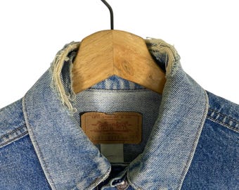 Vintage Levis Denim Truckers Jacket 70505-0217 Size 38 Blue Colour