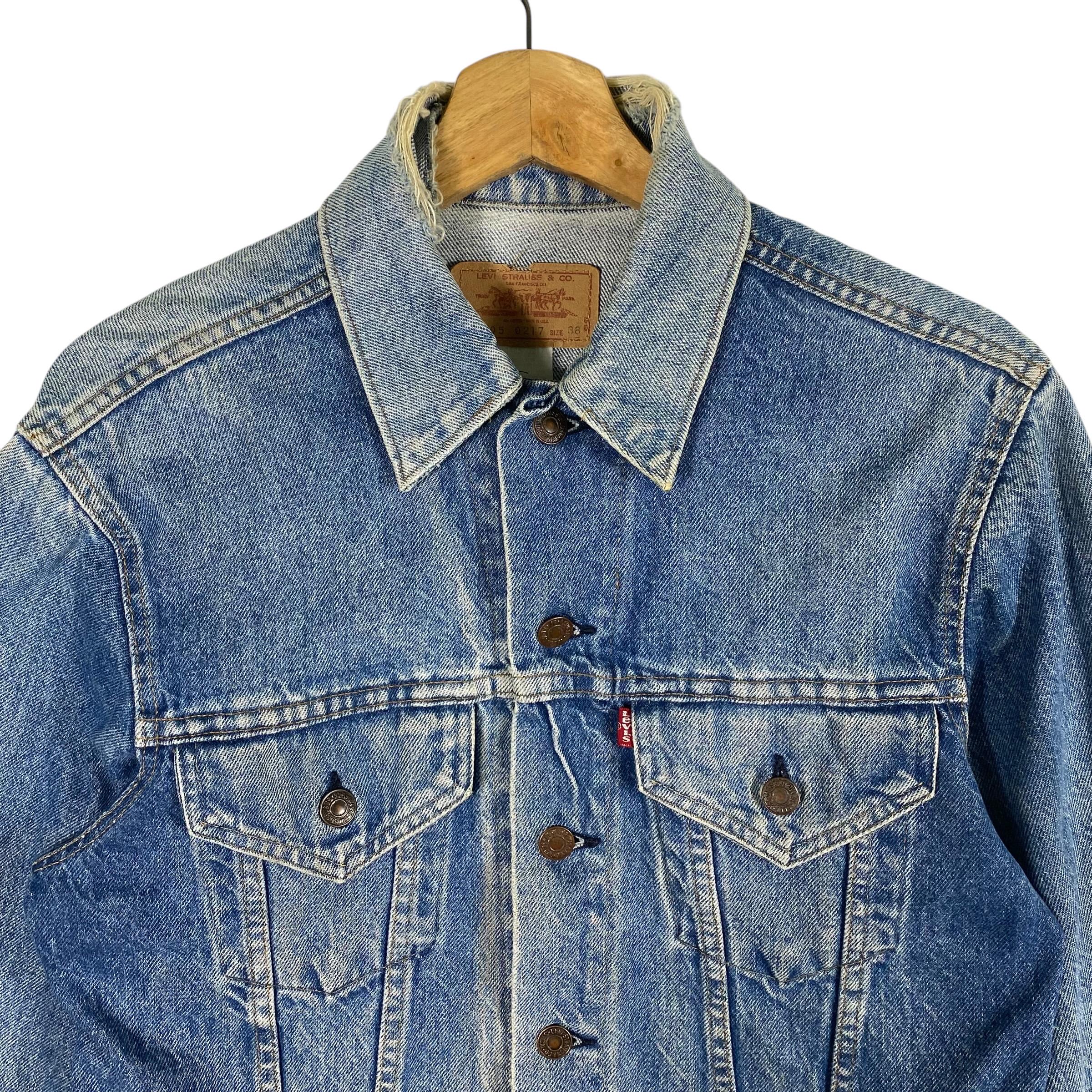 Vintage Levis Denim Truckers Jacket 70505-0217 Size 38 Blue Colour