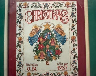 Stitcher's Sampler by Bucilla Counted Cross-stitch kit 82471 Christmas Heirloom by Donna Giampa, 1987, NIP