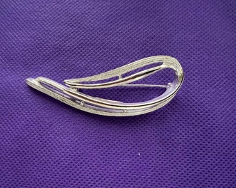Stunning Vintage 1958 Sarah Coventry Silver tone metal Brooch must have in any collection