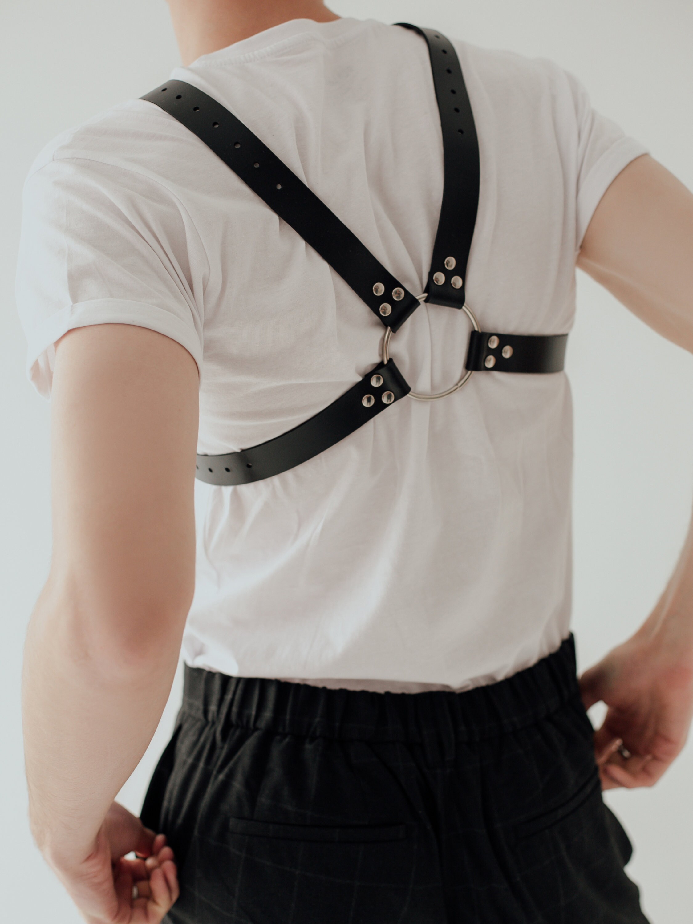 h16) Classic Leather Men's Chest Harness
