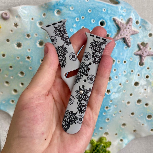 Highland Cow Apple Watch lasergegraveerde band serie 1 2 3 4 5 SE 6 7 8 9 10 Maat 38 mm 40 mm 41 mm 42 mm 44 mm 45 mm 46 mm 49 mm Aangepaste bloemenboho