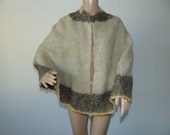 70s Wool beige poncho Cape with metal clasps Boho poncho cloak Bohemian cape Size Small