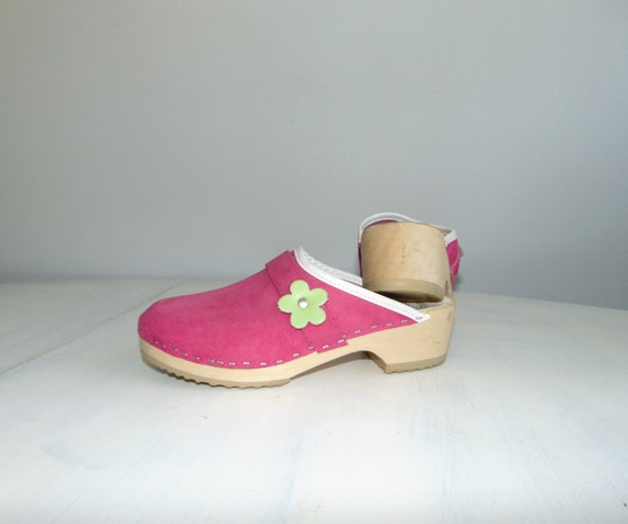 pink platform clogs