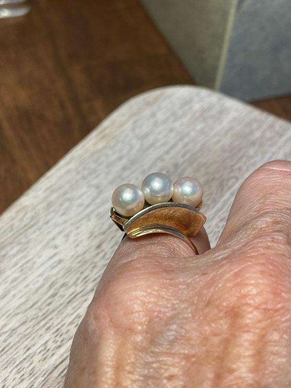 Retro 1960's Triple Pearl Ring - image 6
