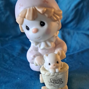 1996 Precious Moments &quot;Scootin By Just To Say Hi&quot; B0011 Member Figurine