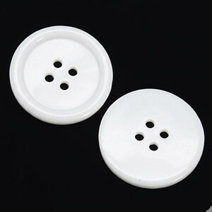 10 buttons 30 mm (1.2 inch) round white resin