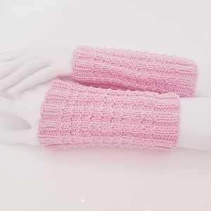 Hand-knitted pink wrist warmers made from 100% Merino wool - Women&#39;s - One size - Model 17
