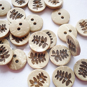 18 coconut buttons 13 mm (0.5 inch) round natural brown with leaf pattern