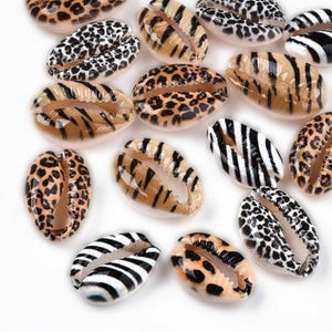 15 Kaurimuscheln Mix, Muschelperlen, braun schwarz beige weiß, Tiermuster, 18~22x13~14x6~8 mm