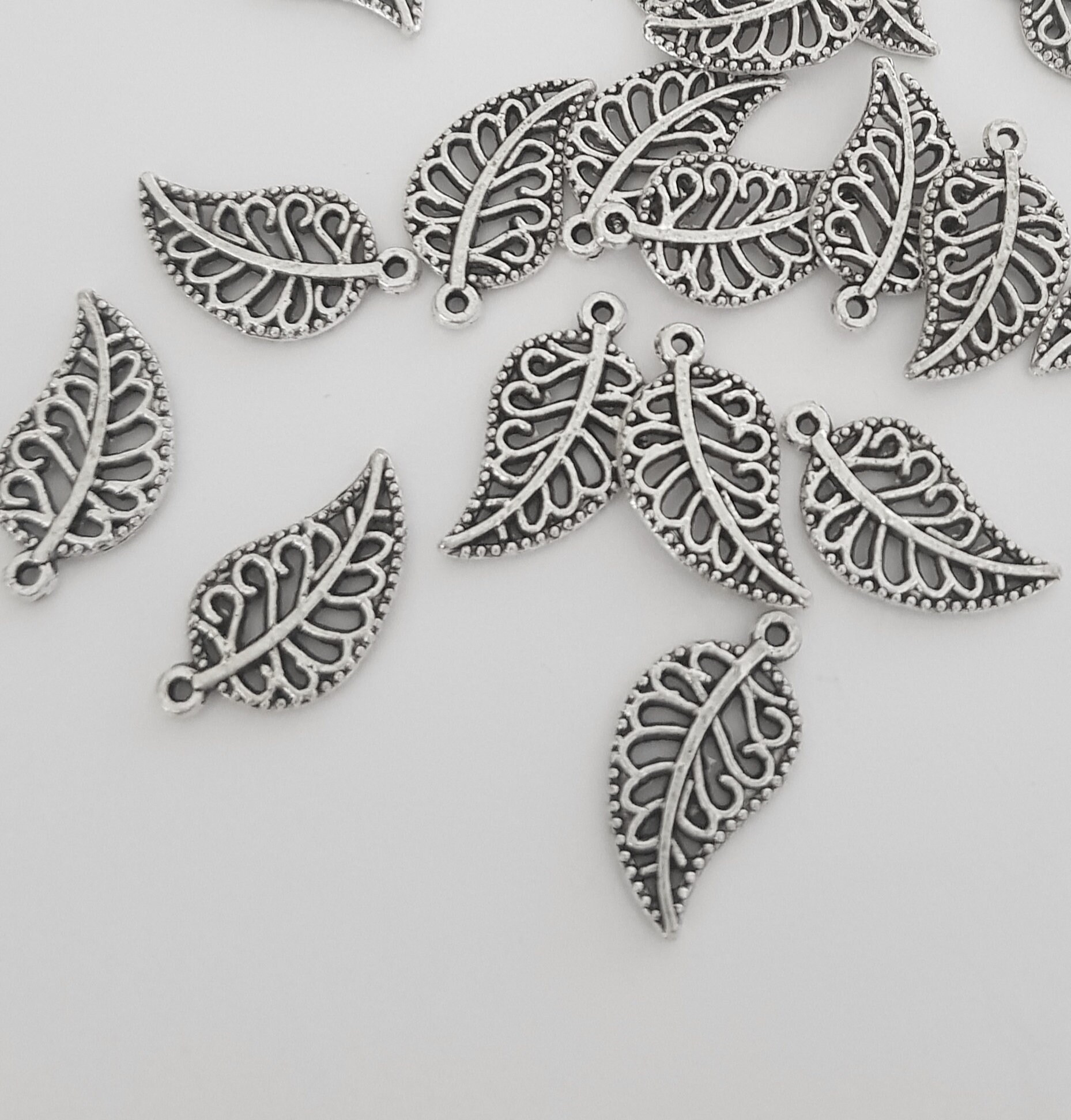 Colgante de 20 hojas de color plata metálico de 18 mm Etsy