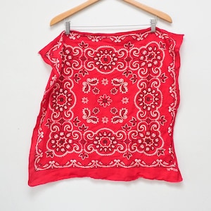 Colorfast Red Paisley Bandana - Vintage Paisley Scarf - 80s Red and White Scarf - Vtg Paisley Patterned Bandana - Festival Wear