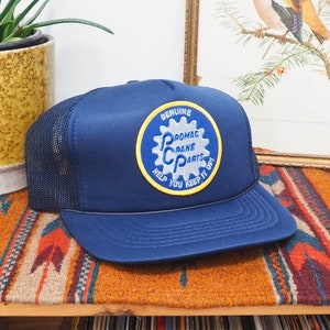 Sombrero genuino de piezas de grúa Promac - Le ayuda a mantenerse al día - Gorra de béisbol vintage Snap Back - Talla única para adultos - Gorra de camionero azul Vtg Snapback