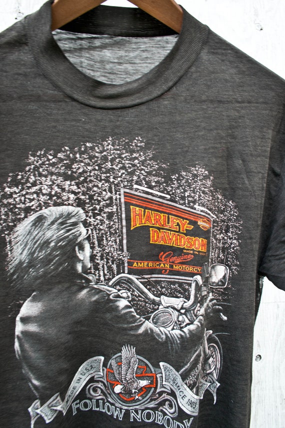 80 s Harley Davidson t shirt imprimé - 90 s Harley Shirt Harley s - suivre personne - point unique Harley Davidson chemise - mince doux en détresse - petit Long Med 2103a2 80 s Harley Davidson t shirt imprimé - 90 s Harley Shirt Harley s - suivre personne - point unique Harley Davidson chemise - mince doux en détresse - petit Long Med 2103a2