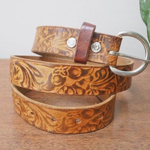 Punzierter Leder Gürtel - Blumen und Blatt Muster - Klassische Schnalle Dünne Gürtel - Süßer Gürtel - Back to School - In Leder getragen