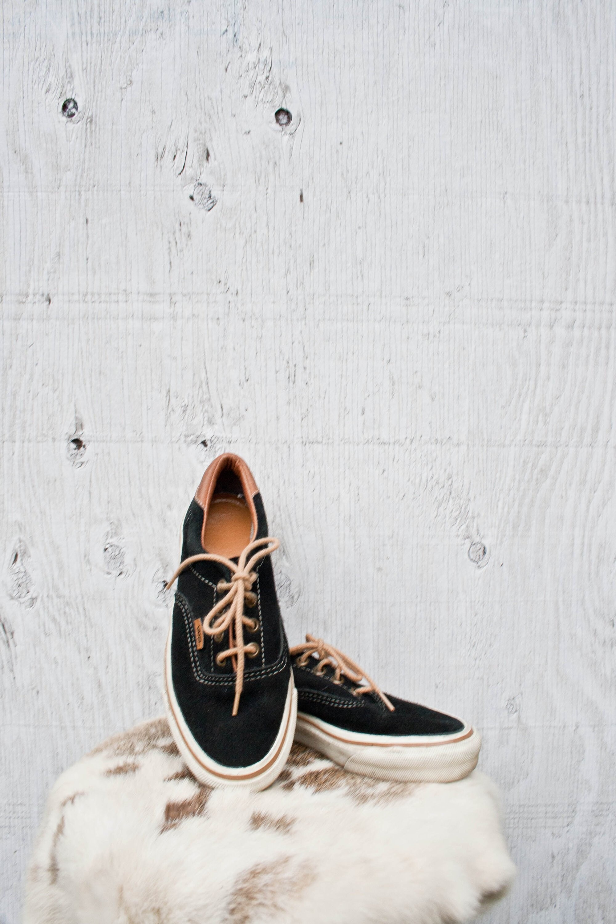 vans black leather lace up
