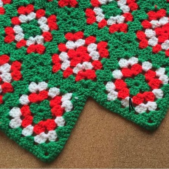 Crochet Christmas Tree Skirt Classic “Granny Square” Pattern Retro Design