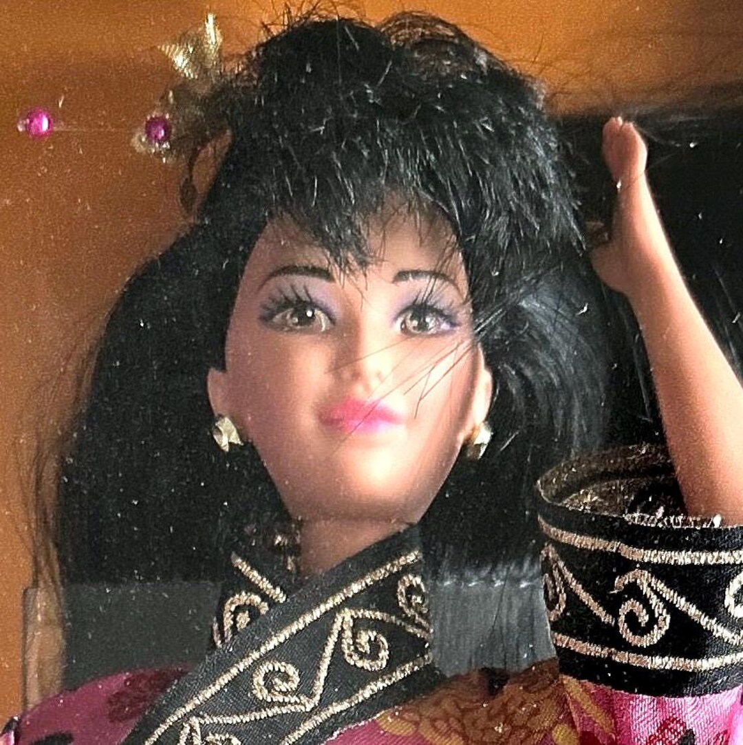 Chinese Barbie - Dolls of the World Collection Special Edition