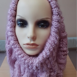 Modello a maglia con cappuccio per cappello facile rosa di ebano