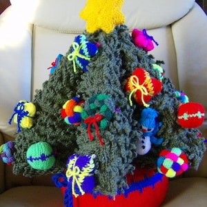 Eternal Christmas Tree - 3D - Free Standing+trims/decorations - Knitting Pattern