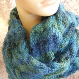 Dragon Cowl - Simple Chunky Knit Pattern