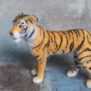 Needle Felted Tiger, felt animal ornament, realistic Siberian tiger figurine, handmade big cat sculpture