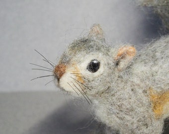 Needle Felted Squirrel Grey, felt animal, realistic gray squirrel figurine, cute wool felt ornament