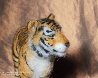 Needle Felted Tiger, felt animal ornament, realistic Siberian tiger figurine, handmade big cat sculpture