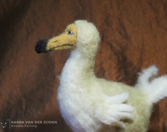Needle Felted Dodo bird, felt animal figurine, realistic extinct animal, wool felt ornament, handmade statue