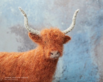 Vache Highland | Figurine vache feutrée à l'aiguille | Fabriqué à la main à partir de laine dans les Highlands écossais