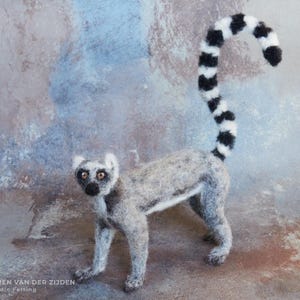 Needle Felted Lemur Figurine | Ring-Tailed Lemur | Needle Felted Animal | Realistic Fibre Art Doll | Felted Decor