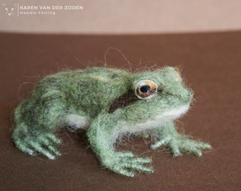 Needle Felted Frog, realistic felt animal figurine, wool felt frog ornament, fibre art statue, life size amphibian, gift