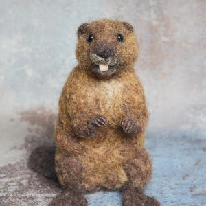 Needle Felted Beaver Figurine: Realistic Wool Fiber Art