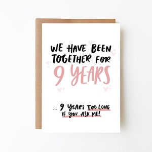 Divertida tarjeta del noveno aniversario, juntos 9 años, 9 años demasiado tiempo si me preguntas, tarjeta de amor, novio, novia, esposo, esposa, pareja