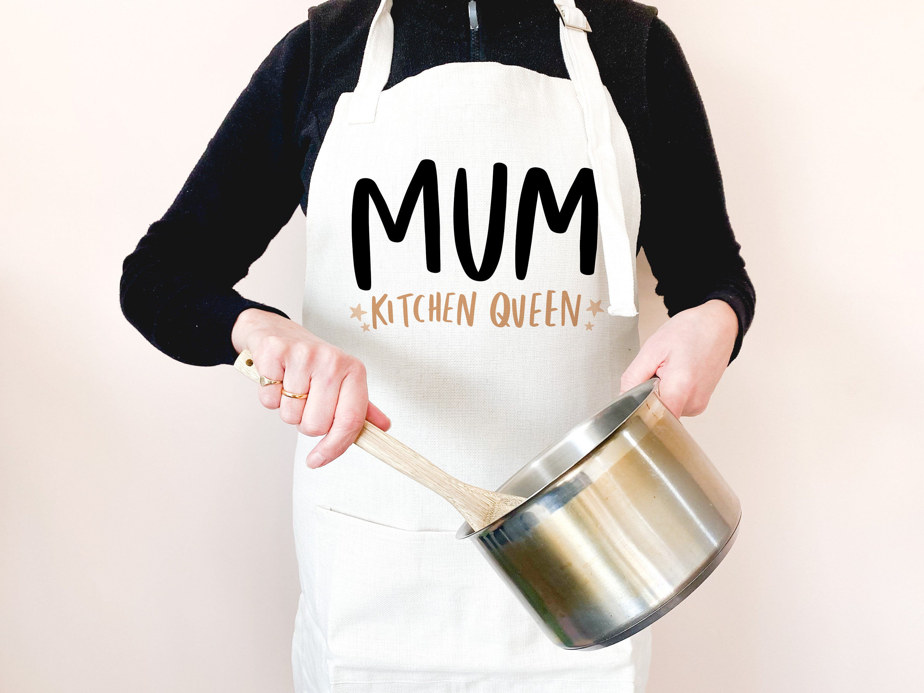 Funny Aprons for Women with 2 Pockets, Queen of the Kitchen Apron for Cooking  Chef Baking, Gifts for Mom Wife Friends Birthday Mothers Day 